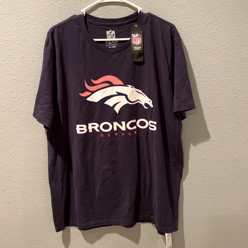 NWT: Denver Broncos nfl team shirt. Just doesn’t fit